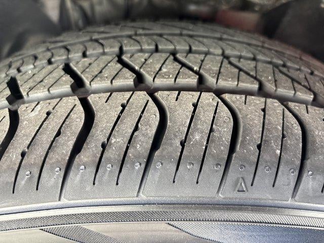 2023 Toyota Camry SE Auto (SE)