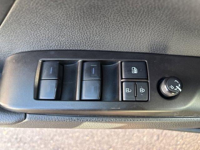 2023 Toyota Camry SE Auto (SE)