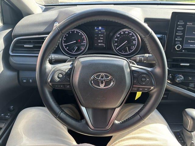 2023 Toyota Camry SE Auto (SE)