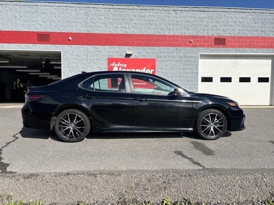 2023 Toyota Camry SE Auto (SE)