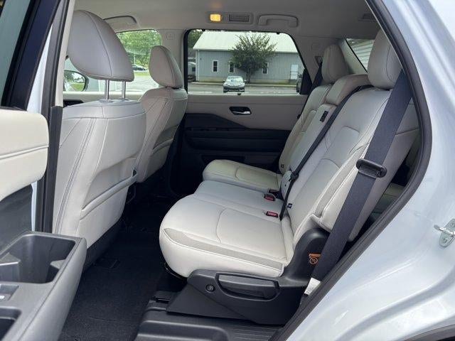 2025 Nissan Pathfinder SL 4WD