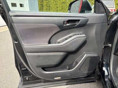 2024 Toyota Highlander LE AWD (SE)