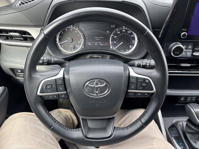 2024 Toyota Highlander LE AWD (SE)
