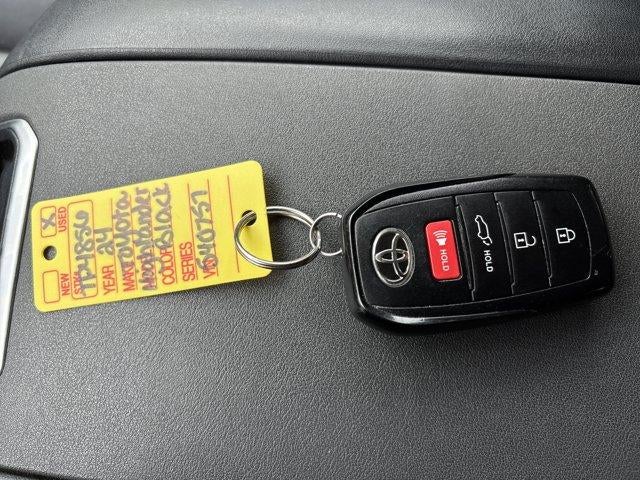 2024 Toyota Highlander LE AWD (SE)