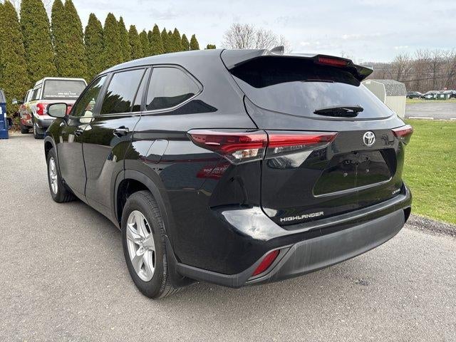 2024 Toyota Highlander LE AWD (SE)
