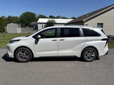 2026 Toyota Sienna Limited AWD 7-Passenger (GS)