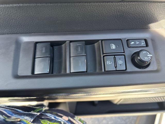 2024 Toyota Tundra 4WD 4WD Platinum CrewMax 5.5' Bed (Natl)