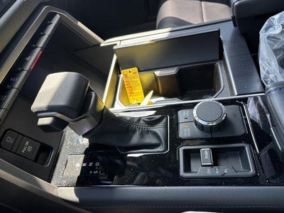2026 Toyota Sequoia Platinum 4WD (Natl)