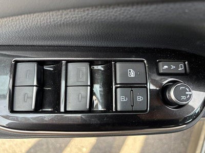 2025 Toyota Crown Signia Limited AWD (Natl)