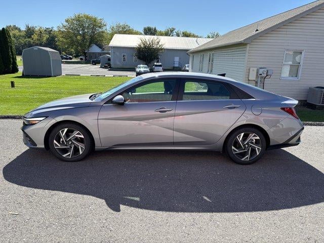 2025 Hyundai ELANTRA Limited IVT