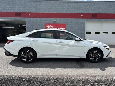 2025 Hyundai ELANTRA SEL Convenience IVT