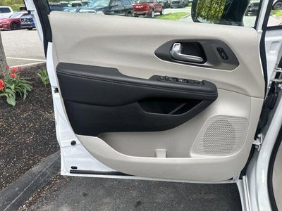 2024 Chrysler Pacifica Touring L FWD