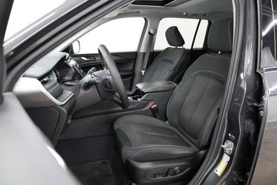 2023 Jeep Grand Cherokee Laredo X 4x4