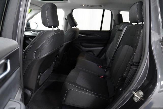 2023 Jeep Grand Cherokee Laredo X 4x4