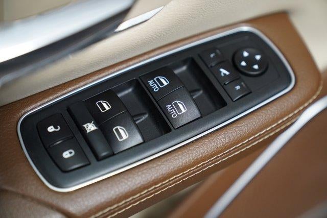 2020 RAM 1500 Laramie 4x4 Crew Cab 5'7" Box