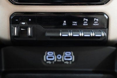 2020 RAM 1500 Laramie 4x4 Crew Cab 5'7" Box