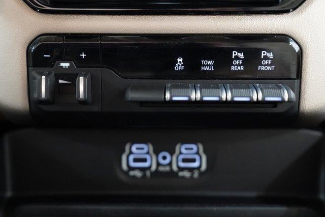 2020 RAM 1500 Laramie 4x4 Crew Cab 5'7" Box