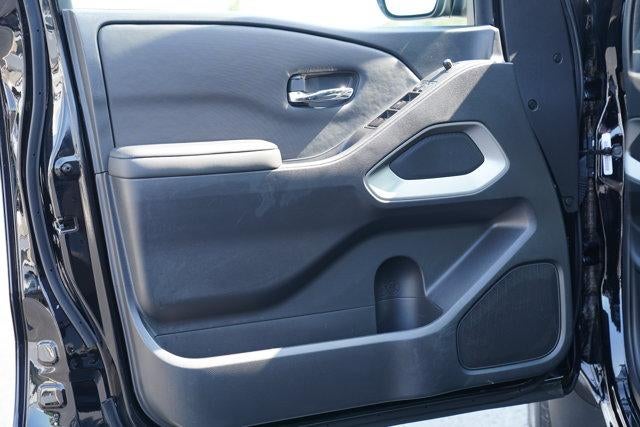 2024 Nissan Frontier Crew Cab 4x4 SV