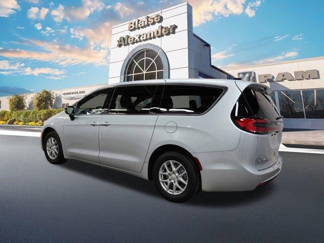 2026 Chrysler Pacifica Select FWD