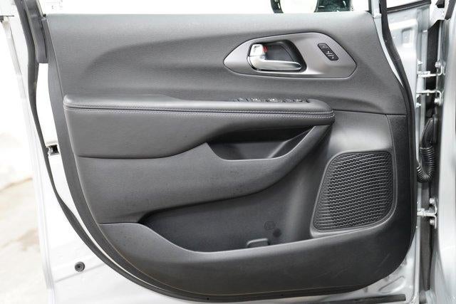 2026 Chrysler Pacifica Select FWD