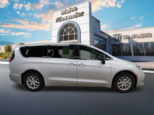 2026 Chrysler Pacifica Select FWD