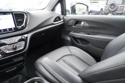 2025 Chrysler Pacifica Select FWD