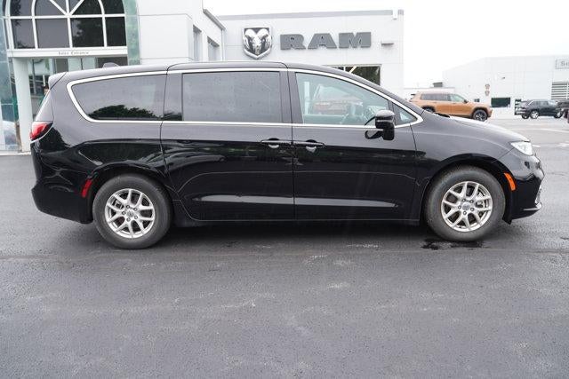 2025 Chrysler Pacifica Select FWD