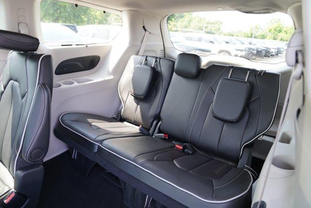 2024 Chrysler Pacifica Limited FWD