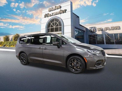 2023 Chrysler Pacifica Hybrid Touring L FWD