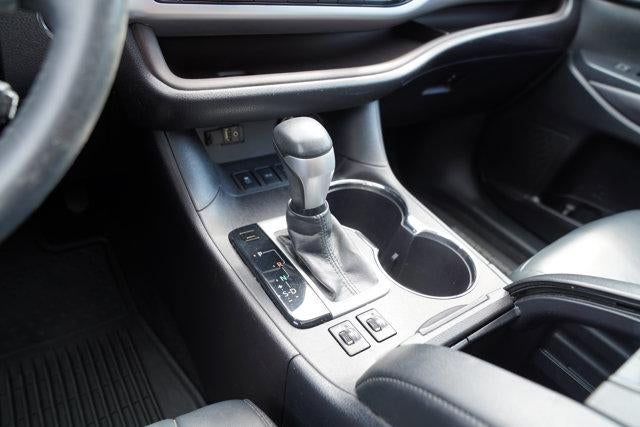 2016 Toyota Highlander AWD 4dr V6 XLE (Natl)