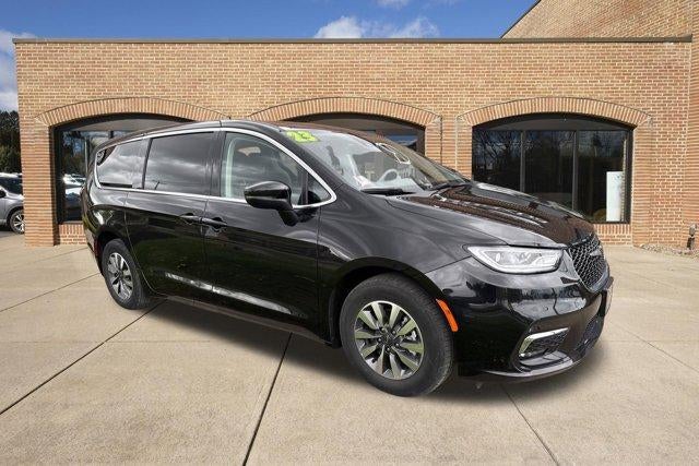 2023 Chrysler Pacifica Hybrid Touring L FWD