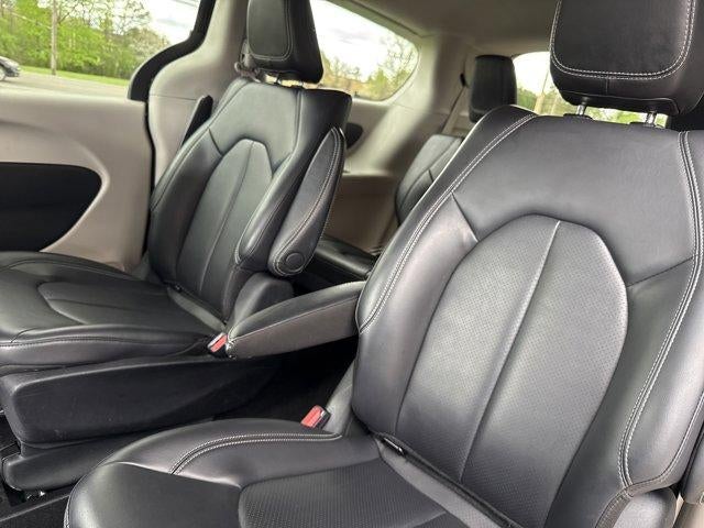 2023 Chrysler Pacifica Hybrid Touring L FWD