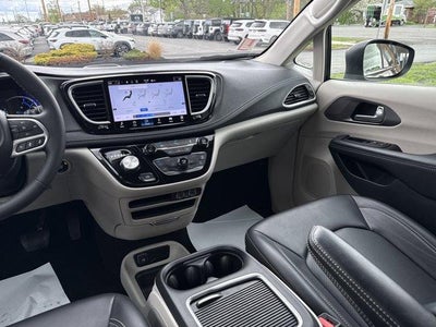 2023 Chrysler Pacifica Hybrid Touring L FWD