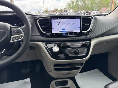 2023 Chrysler Pacifica Hybrid Touring L FWD
