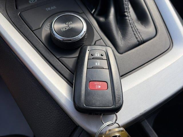 2025 Toyota RAV4 Hybrid XLE AWD (Natl)