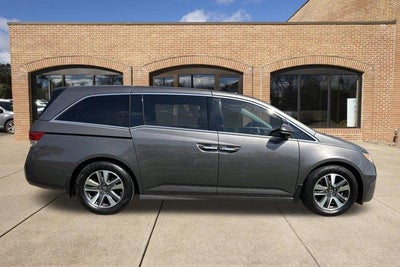 2014 Honda Odyssey Touring with DVD Rear Entertainment System and Navigation