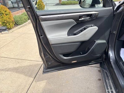 2023 Toyota Highlander Hybrid Platinum AWD (Natl)