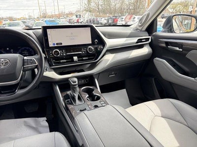 2023 Toyota Highlander Hybrid Platinum AWD (Natl)