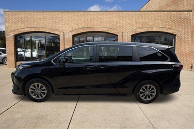 2025 Toyota Sienna LE FWD 8-Passenger (Natl)
