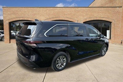 2025 Toyota Sienna LE FWD 8-Passenger (Natl)