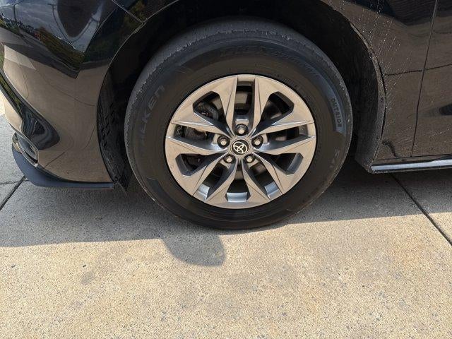 2025 Toyota Sienna LE FWD 8-Passenger (Natl)