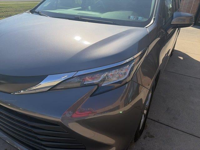2022 Toyota Sienna LE FWD 8-Passenger (Natl)