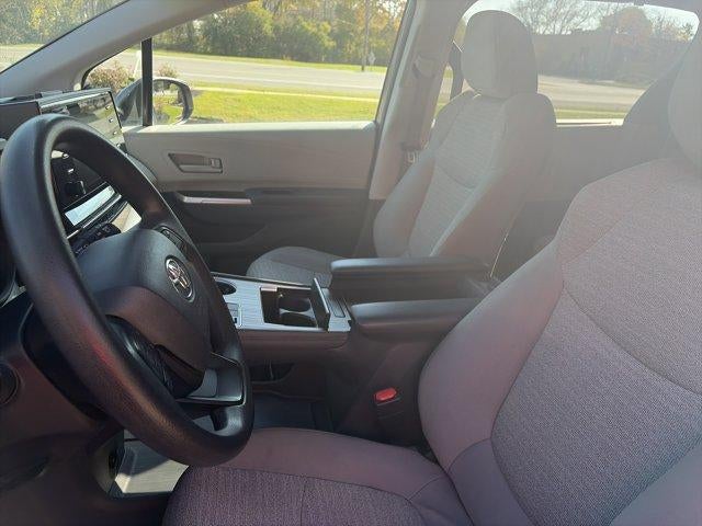 2022 Toyota Sienna LE FWD 8-Passenger (Natl)