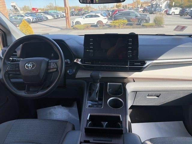 2022 Toyota Sienna LE FWD 8-Passenger (Natl)
