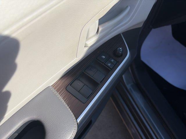 2022 Toyota Sienna LE FWD 8-Passenger (Natl)