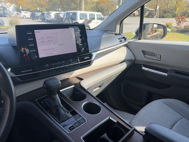 2022 Toyota Sienna LE FWD 8-Passenger (Natl)
