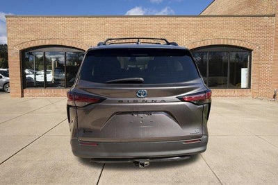 2022 Toyota Sienna LE FWD 8-Passenger (Natl)
