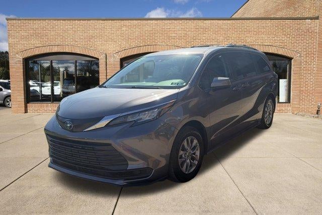 2022 Toyota Sienna LE FWD 8-Passenger (Natl)