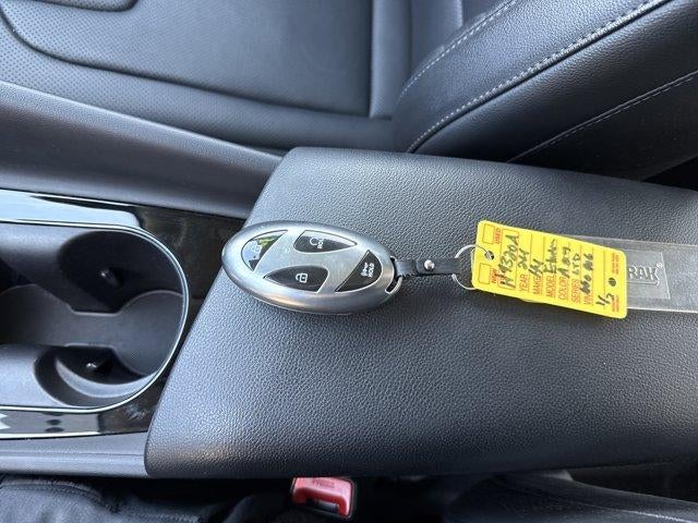 2024 Hyundai ELANTRA Limited IVT