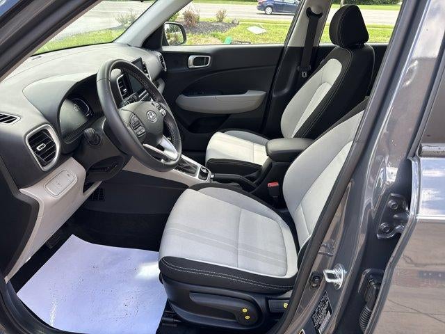 2025 Hyundai VENUE SEL IVT